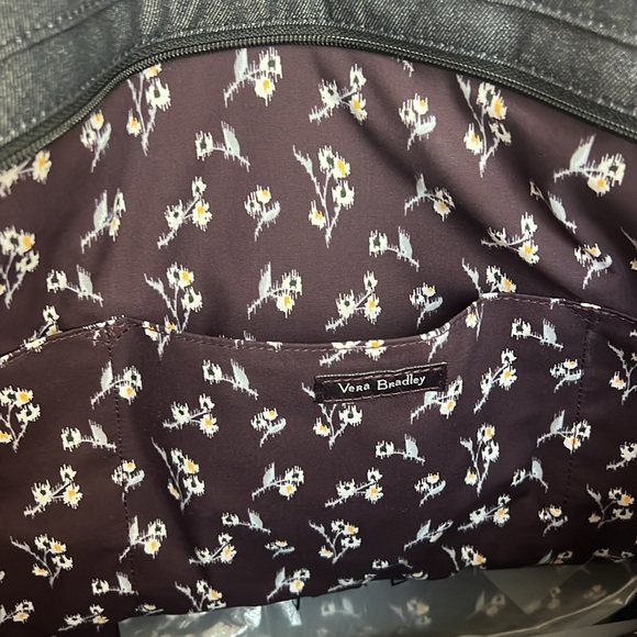 BEAUTIFUL QUILTED PATTERN VERA BRADLEY LARGE ZIPPERED TOTE - Picture 6 of 12